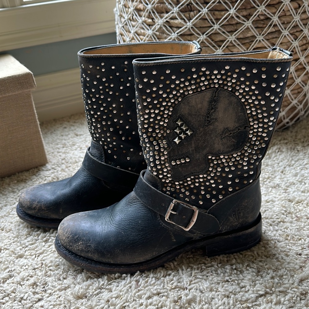 Frye Jenna skull stud short boot. Women’s size 8.
